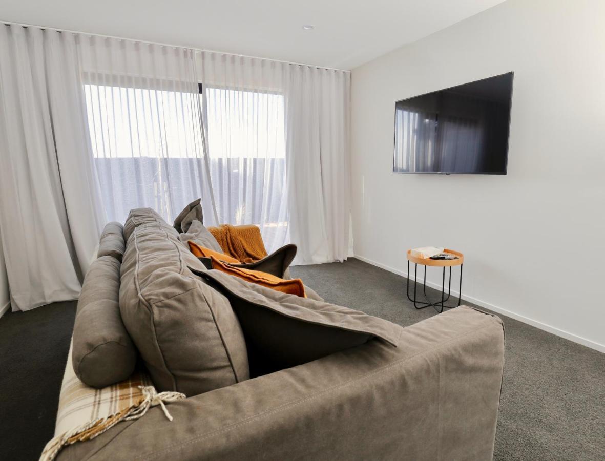 Lake House - Te Anau Holiday Home 외부 사진