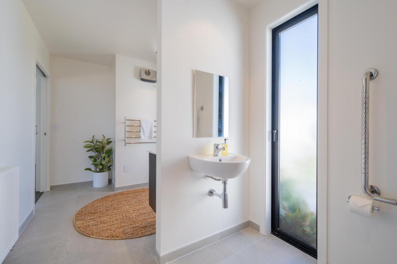 Lake House - Te Anau Holiday Home 외부 사진